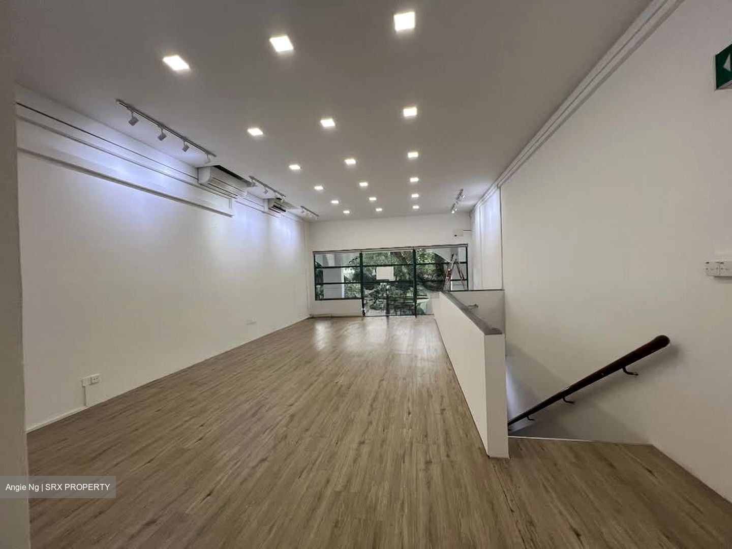 Linden Drive (D11), Retail #572979081